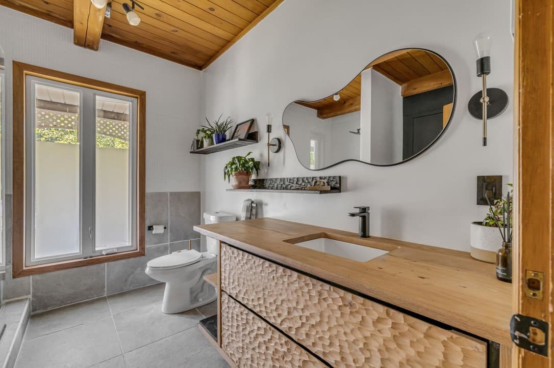 Vanité de salle de bain texturée